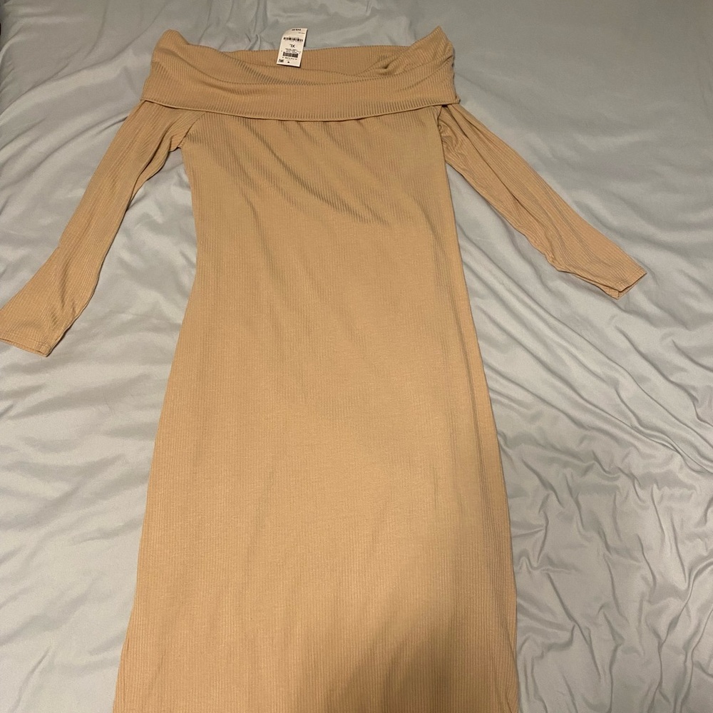 Doesn’t fit ! Brand new , pretty off the shoulder dress long sleeve
